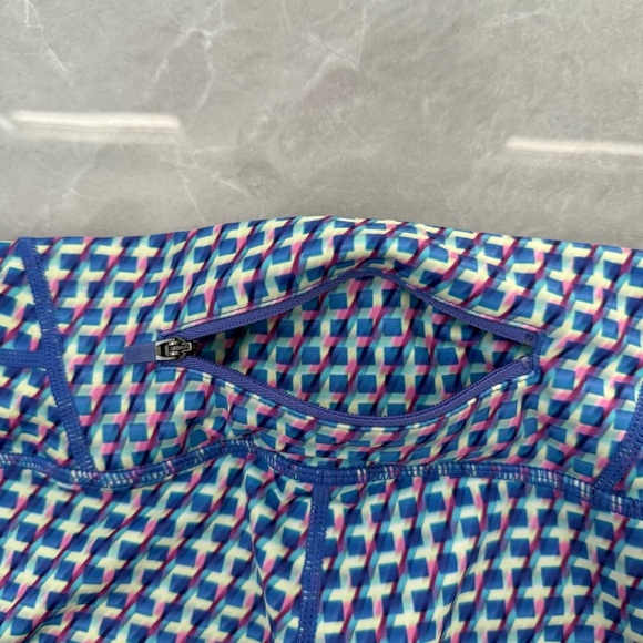 Women’s Athleta Vivid Sonar Ombre Capri Workout Athletic Leggings Size Medium - Picture 9 of 16